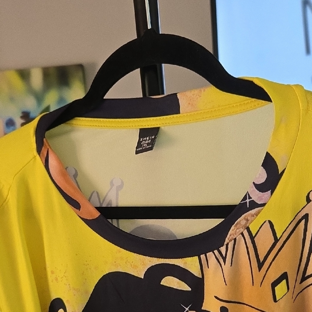 Yellow Graphic Tee with Queen Design   🤎   SIZE  1XL - Picture 6 of 8